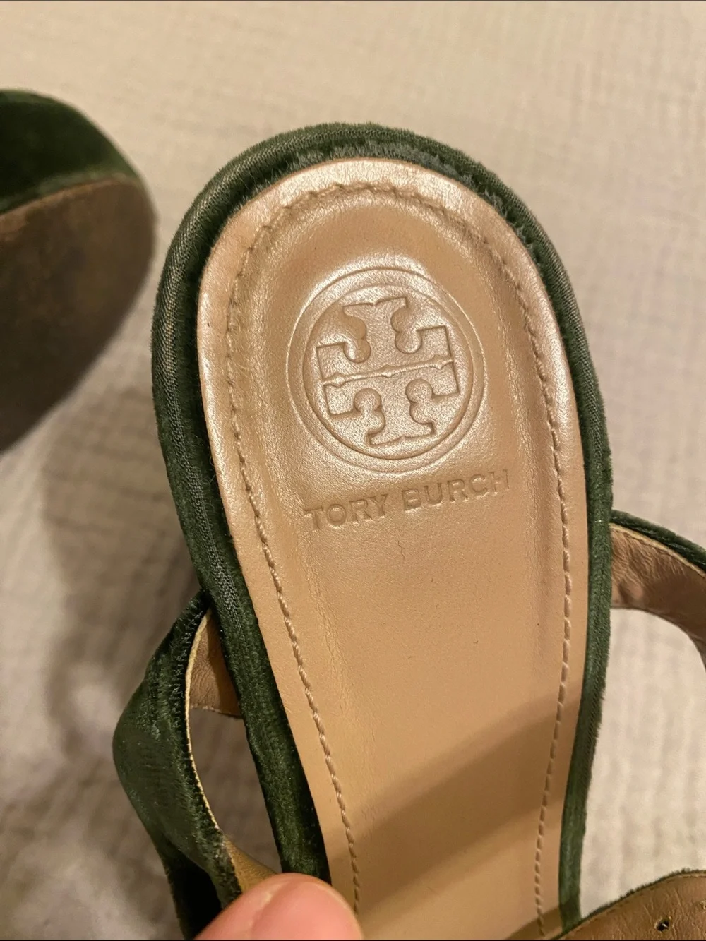 Tory Burch Dark Green Velvet Platform Sandals. Size 8.5